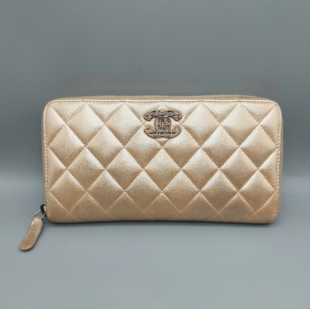💮CHANEL Gold Quilted Leather Zip-Around Wallet💮